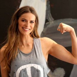Robyn Lawley profile picture