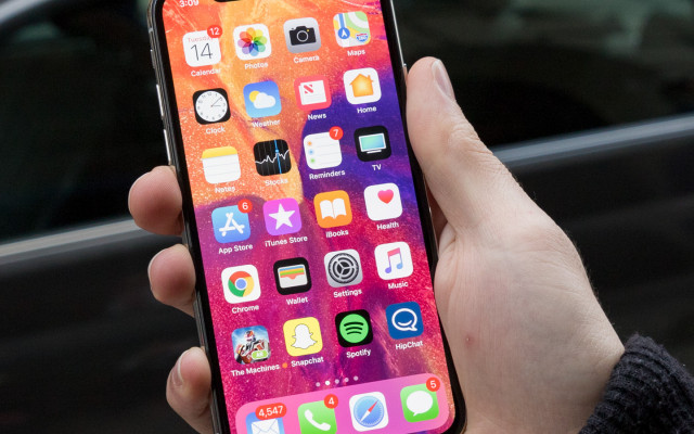 4 Reasons to buy an iPhone X